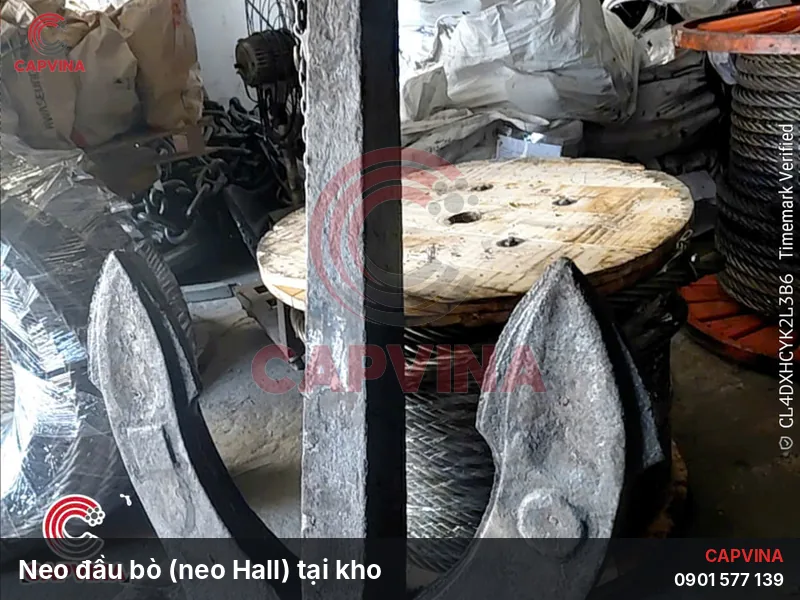 Neo đầu bò (neo Hall) tại kho CAPVINA